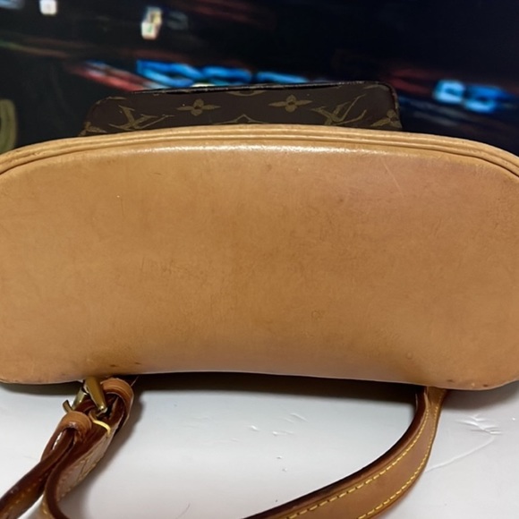 LOUIS VUITTON Monogram Montsouris PM Backpack - Picture 8 of 15